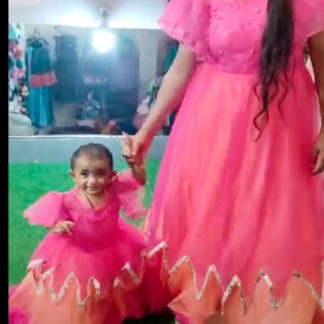 Mom and Daughter Skau6